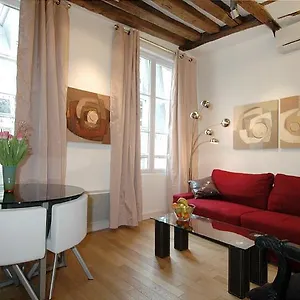 Holidaysinparis-bourg Tibourg Ii Apartment Paris
