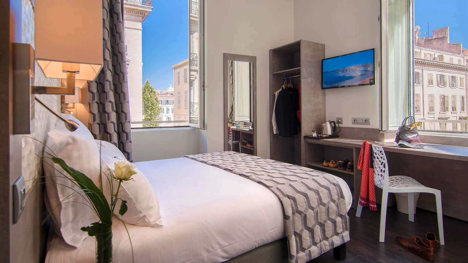 Hotel Carre Vieux Port Marseilles